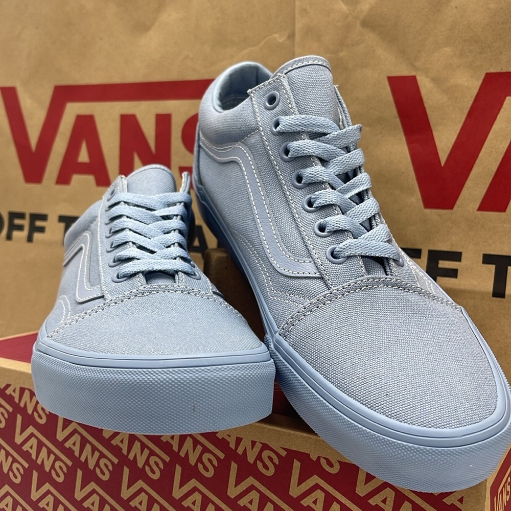 Vans WMNS Sky Blue Canvas Sneakers Old Skool
Pastel Mono Dusty Blue
VN000CT8DSB - Picture 9 of 16
